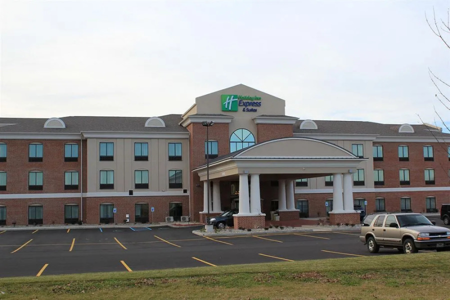 Holiday Inn Express & Suites Niles