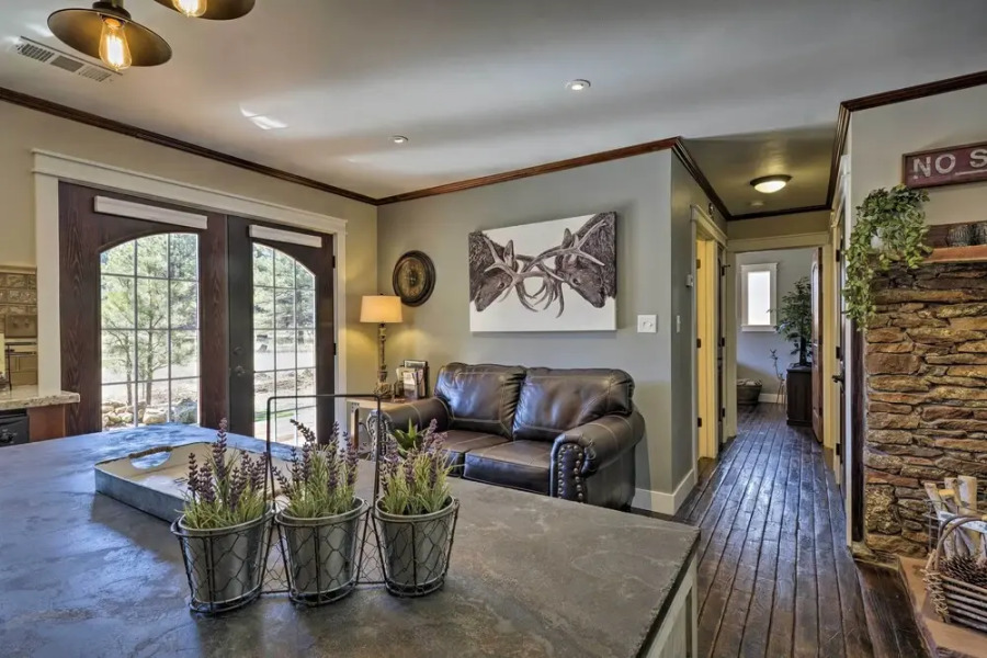 Home w/ Jacuzzi: 10 Mi to NAU & Flagstaff!