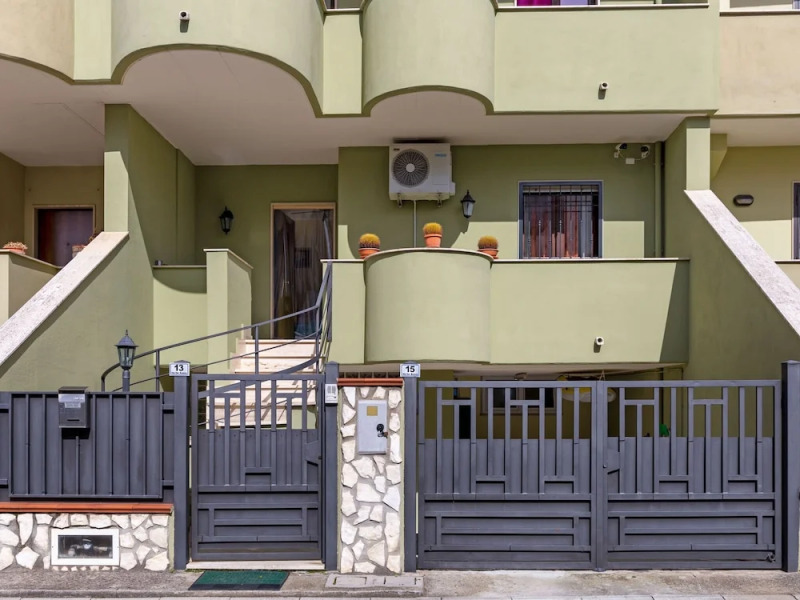 Pleasant Holiday Home in Mondragone With Garden