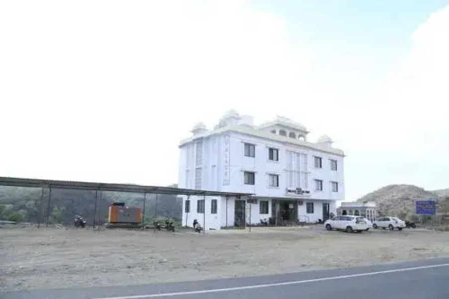 Hotel Palace on the way