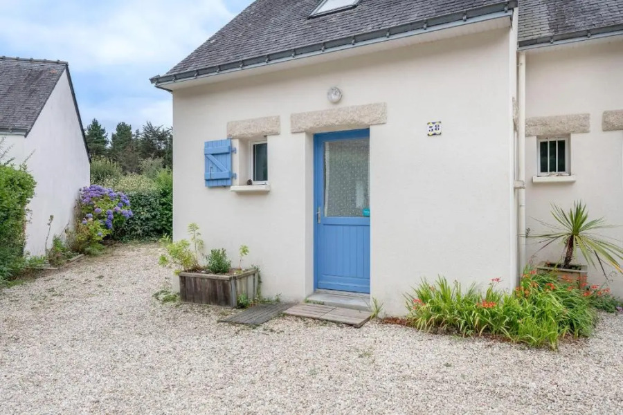 Maison familiale avec un grand jardin a Arzon