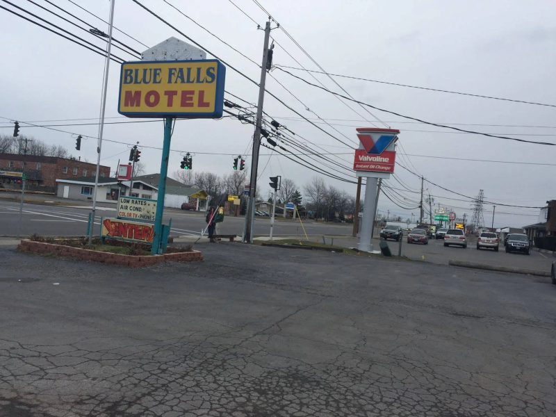 Blue Falls Motel
