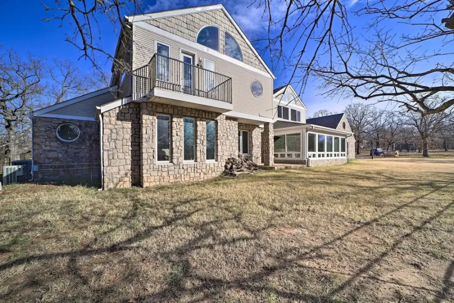 Grand Tulsa Getaway With Private Pond, Dock & Deck