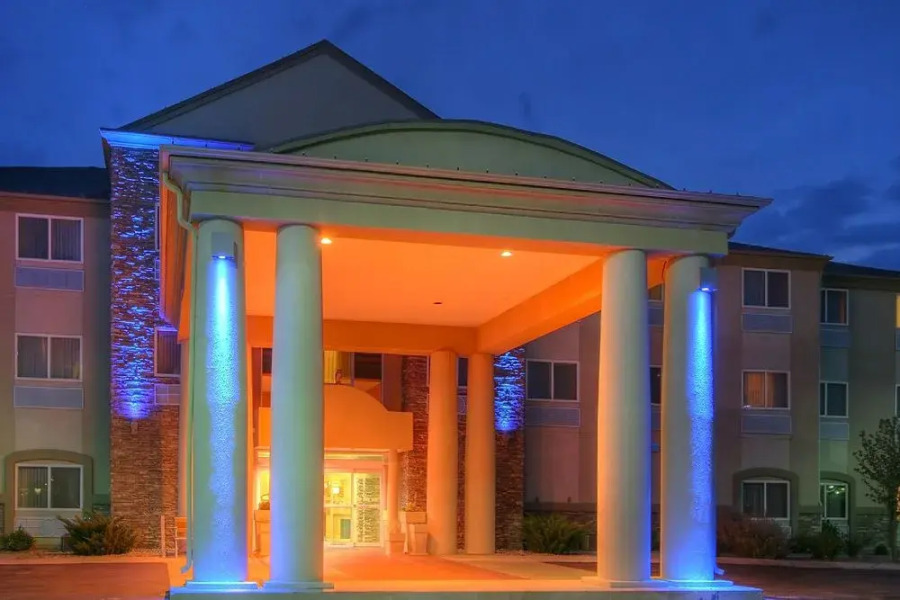 Holiday Inn Express Hotel & Suites Portales