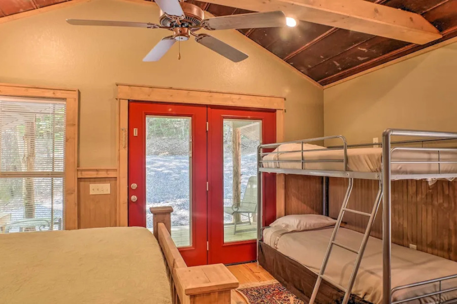 Guntersville Lake Cabin w/ 3 Fishing Ponds!