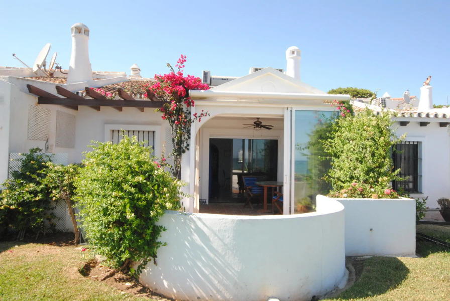 Cosy and bright frontline beach bungalow - Villa Pino - Mijas Costa - CS105