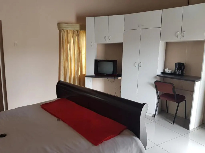 Stone Crescent Hotel