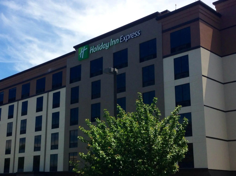 Holiday Inn Express Atlanta Galleria - Ballpark Area by IHG