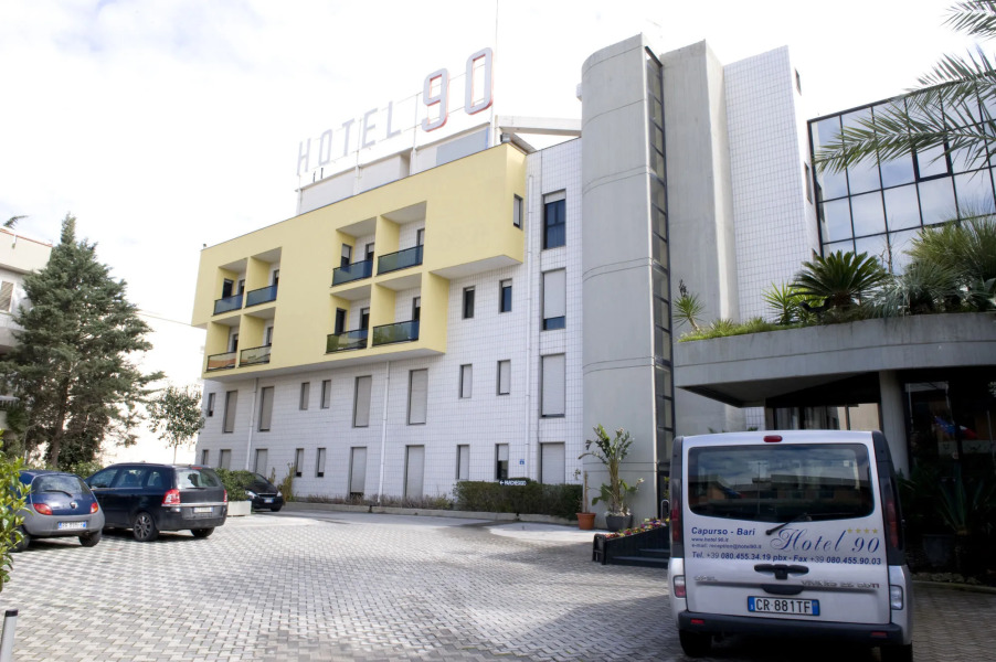Hotel 90