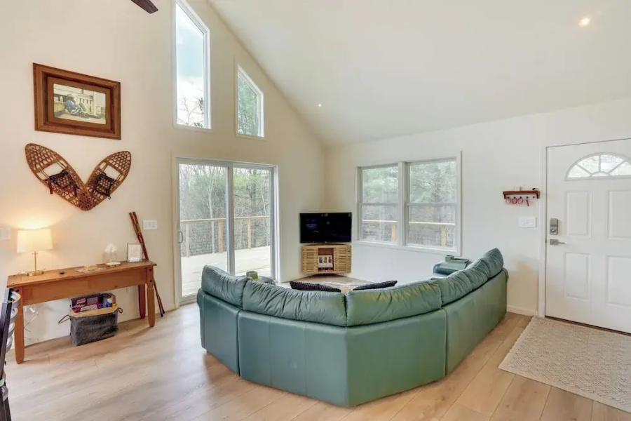 Sleepy Hollow Lake Home w/ Deck, Pool Access!