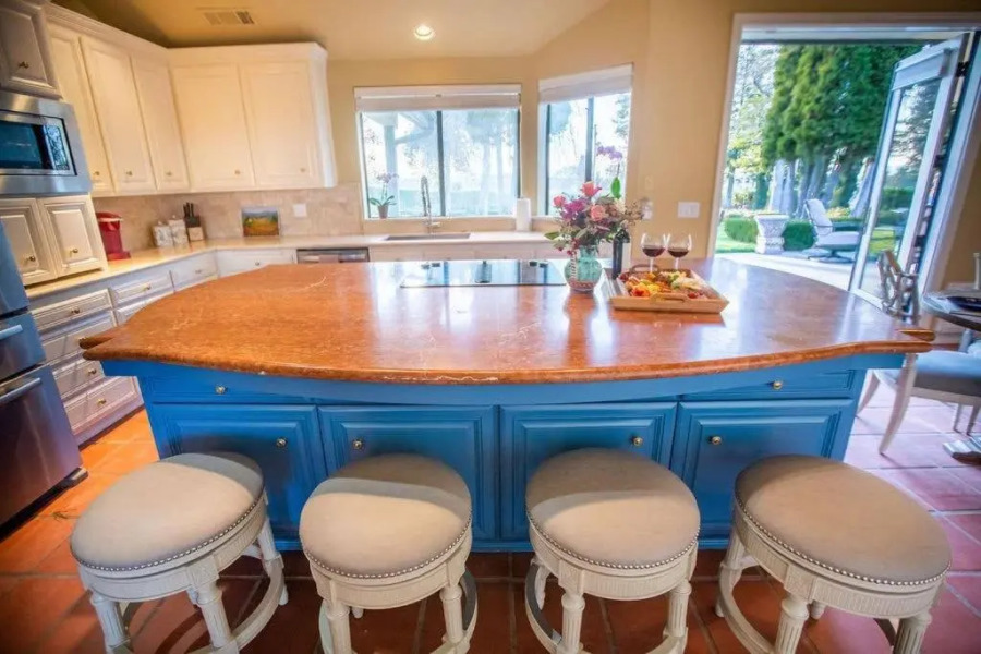 Chateau Robles -Vineyard English Garden