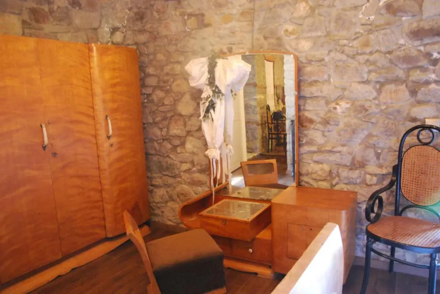 Chora Samothrakis, House with courtyard