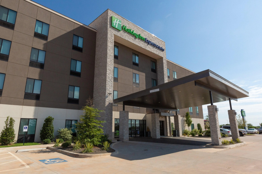 Holiday Inn Express & Suites Kingfisher by IHG