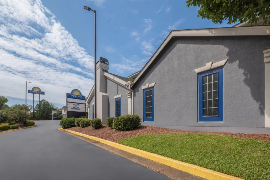 Days Inn by Wyndham College Park Airport Best Road