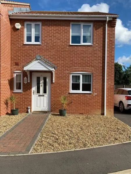 Cheerful 3 Bedroom Home Close To Beach And High St