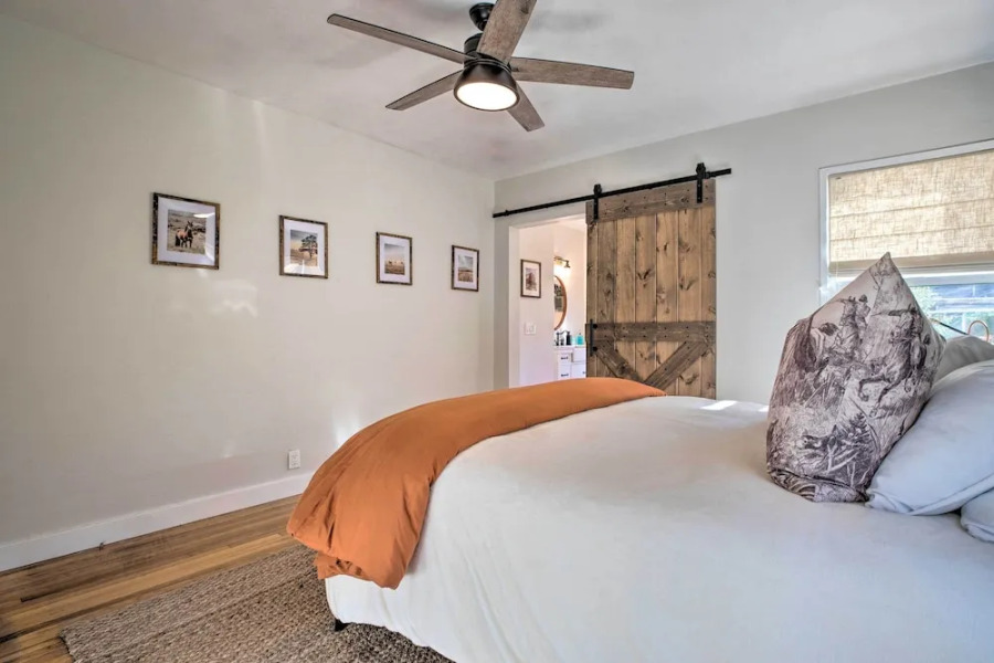 Vintage Bishop House in Downtown w/ Porch Swing!