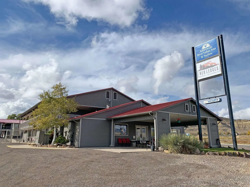 Red Ledges Inn