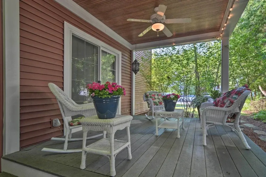 Northwest Michigan Duplex: 1/2 Mi to Lake Michigan