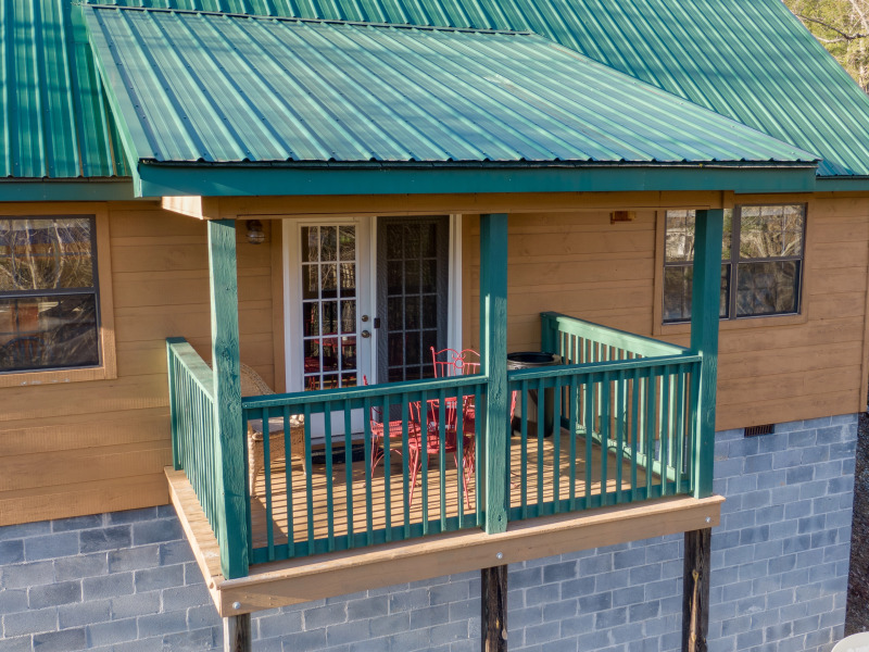 Gatlinburg Getaway Cute Cabin with Mountain Views