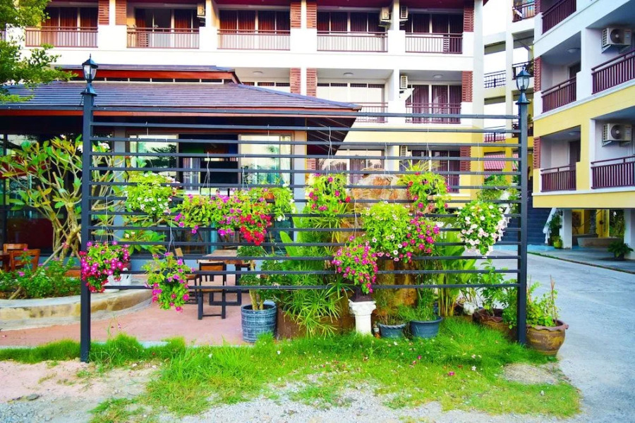 Nantharom Hotel and Restaurant