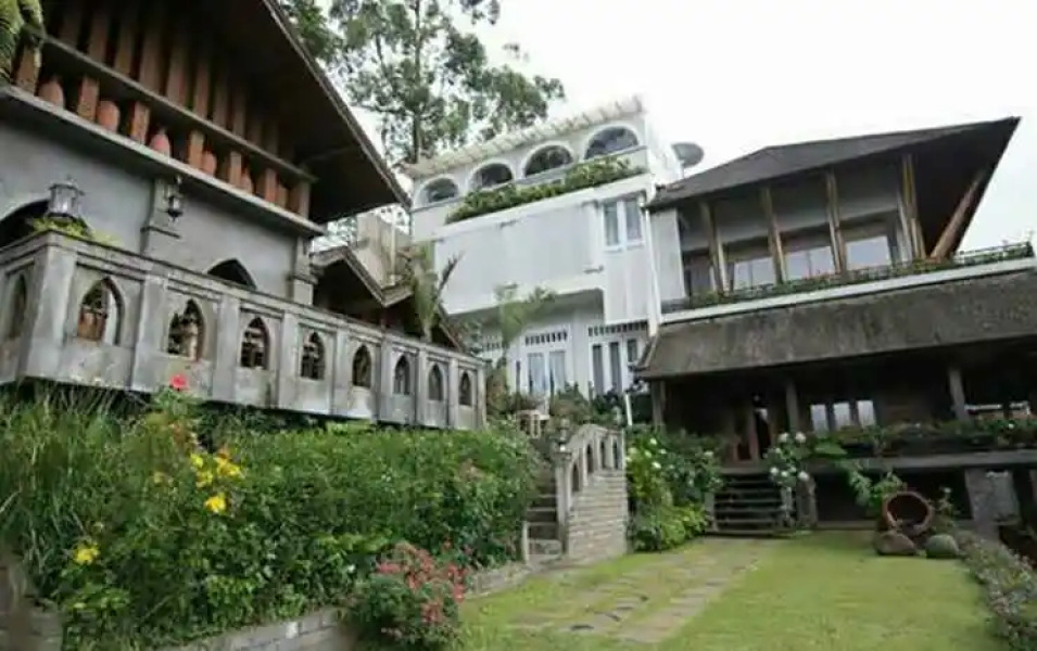 Rumah Stroberi Organic Farm and Lodge