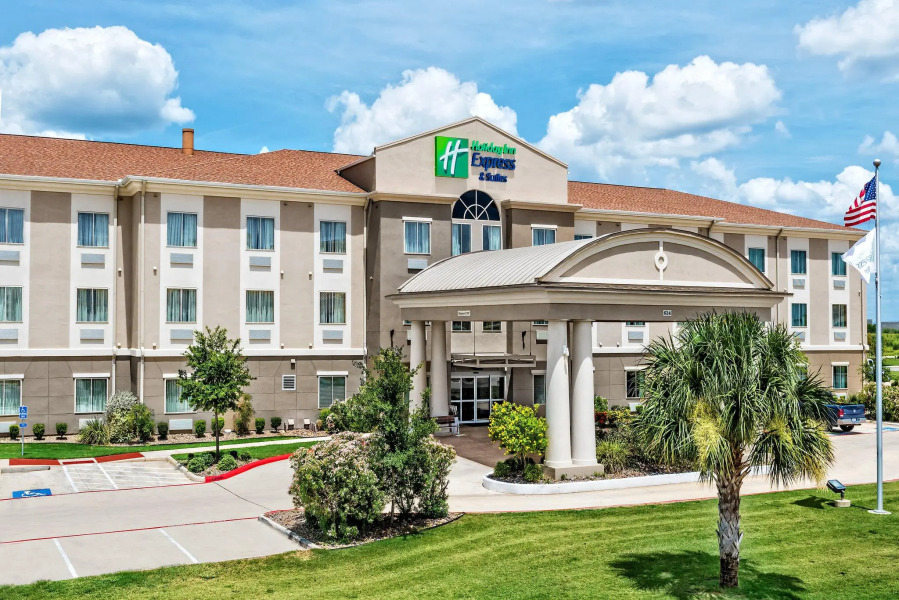 Holiday Inn Express & Suites Cotulla by IHG