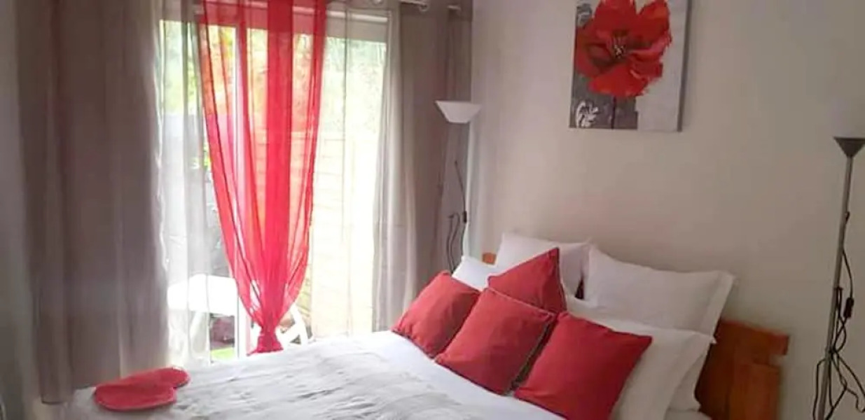 Studio in Saint-benoit, With Wonderful Mountain View and Enclosed Gard