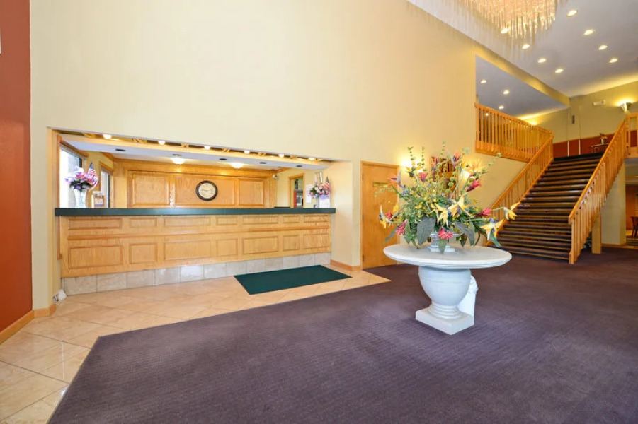 Days Inn & Suites By Wyndham Kalamazoo