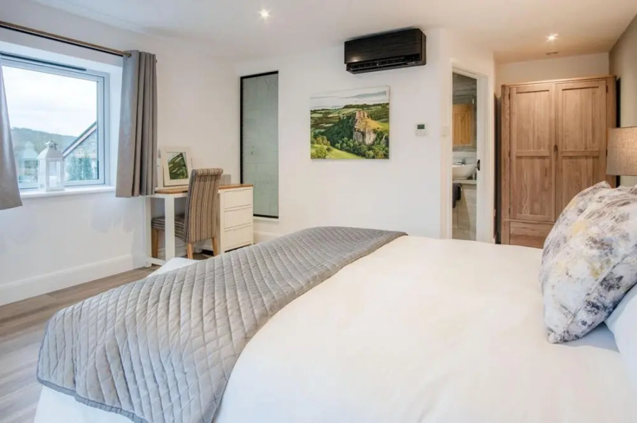 Suite 2 - Sleeping Giant Hotel - PEN Y CAE Inn