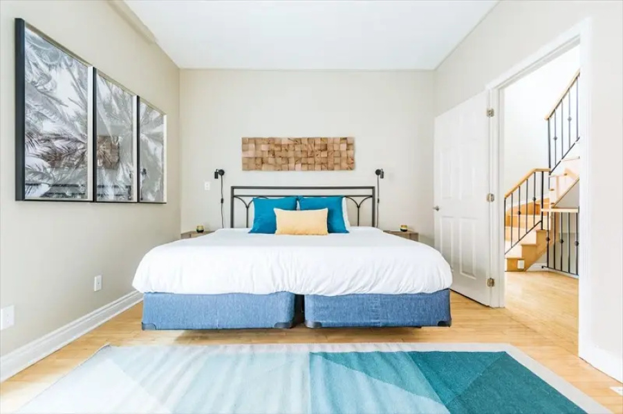 Bright 3BR in Church Yonge Corridor by Sonder