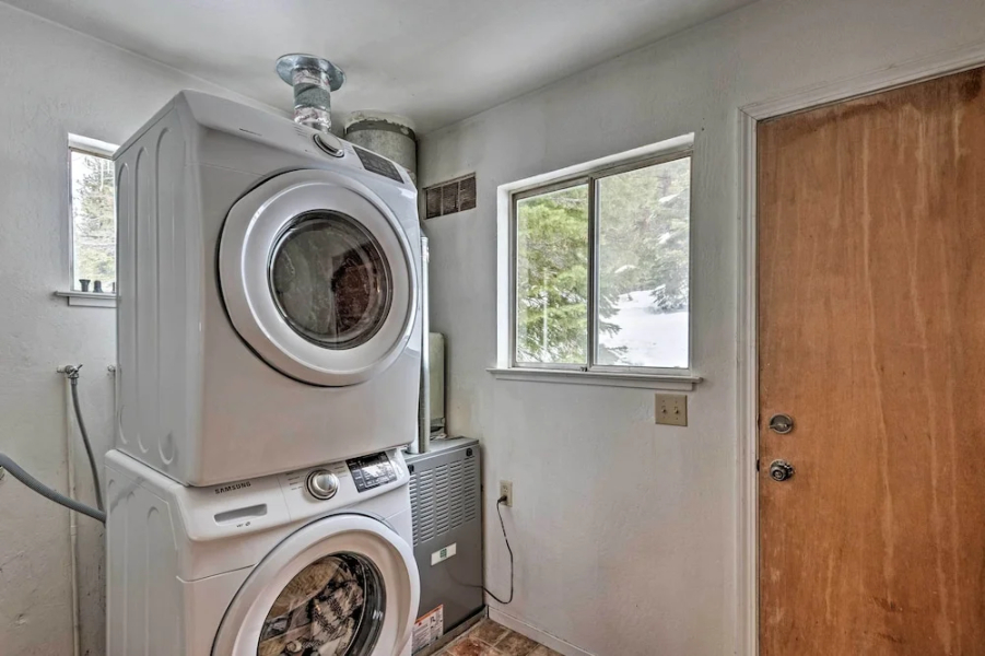 Peaceful & Upscale Ski Cabin: 11 Mi to Heavenly!