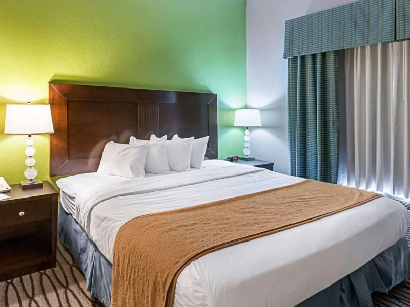 Quality Suites Sulphur