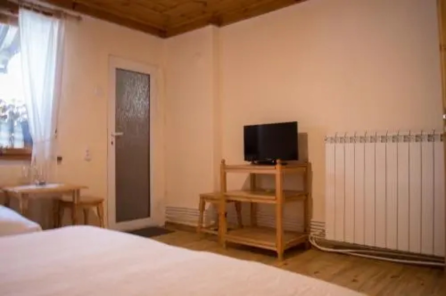 K'scha Bobi, Bobi's guest house