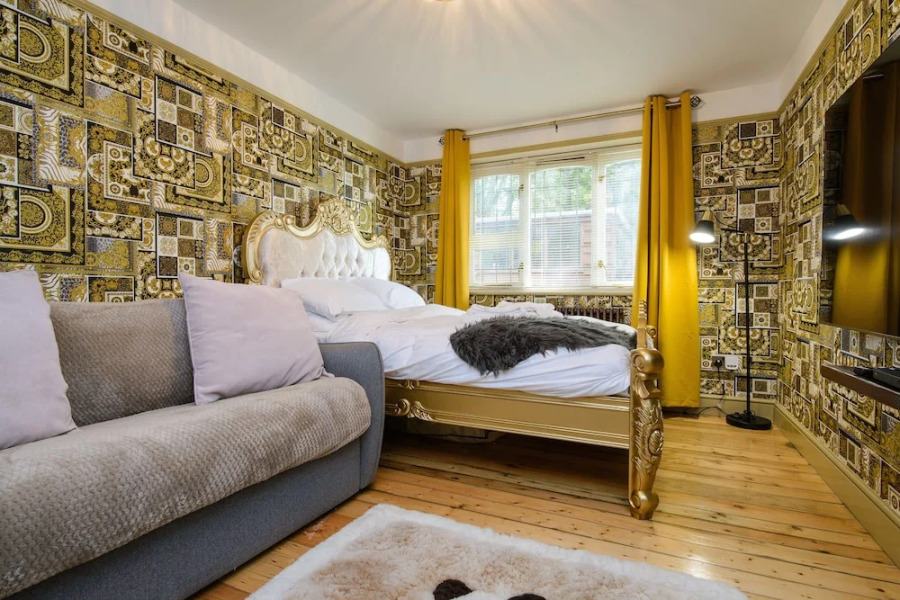 Deluxe 1 Bed Versace Hottub Skytv