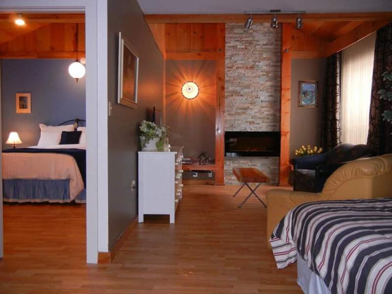 Duck Pond Bed & Breakfast Cottage