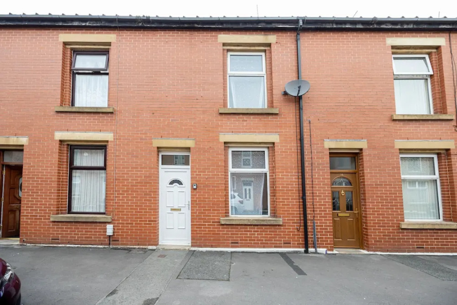 Captivating 2-bed House in Blackburn