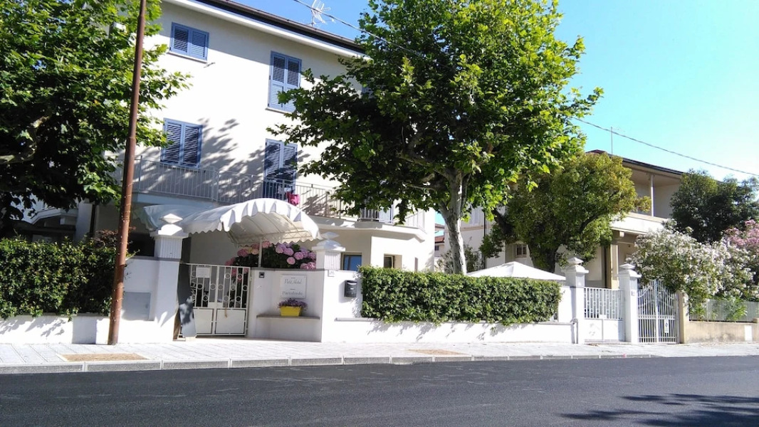 Petit Hotel - Hotel a 3 stelle a Lido di Camaiore