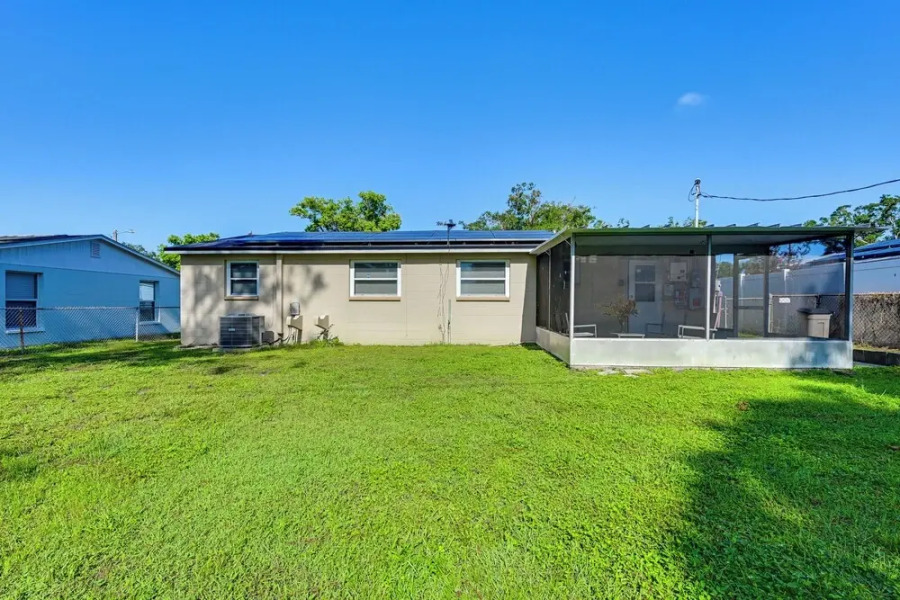 7 Mi to Busch Gardens: Tampa Gem w/ Yard!