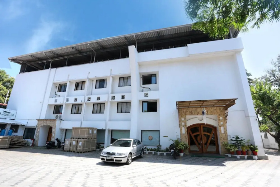 Hotel Dona Castle by OYO Rooms