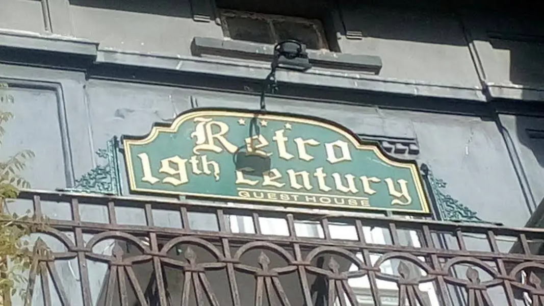 Retro - 19th Century Guest House