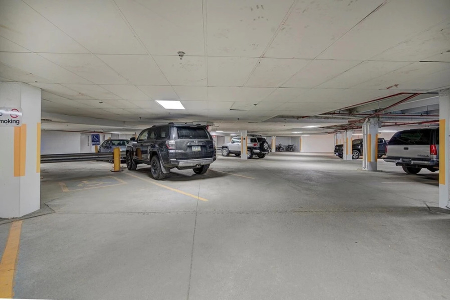 New Chic Ski-in Ski-out Condo Park