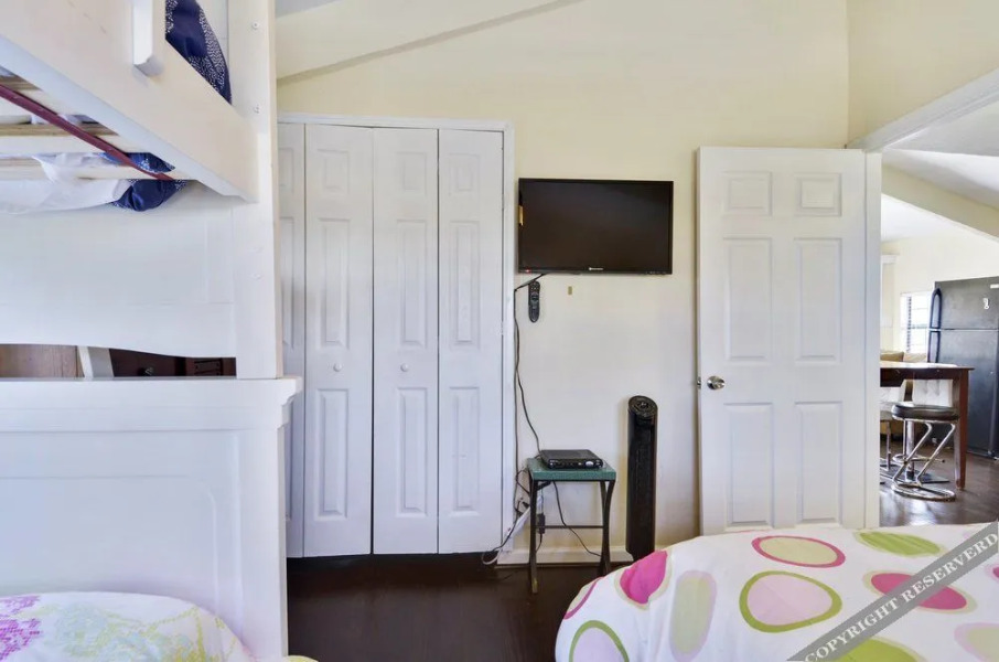 Crabbin Cabin by RedAwning