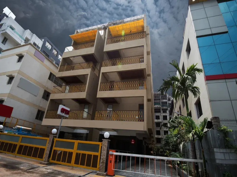 OYO 9721 Hotel SR Rooms