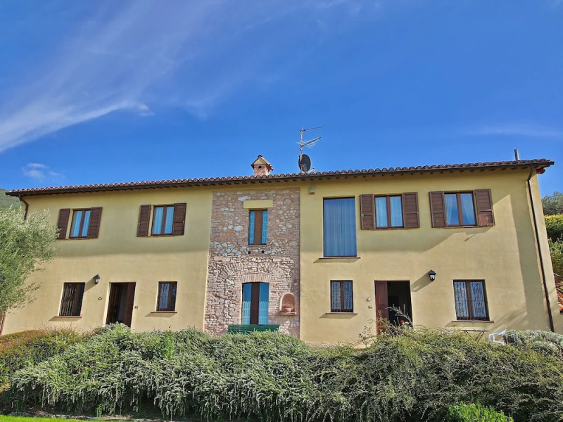 Quaint Farmhouse in Trevi With Swimming Pool