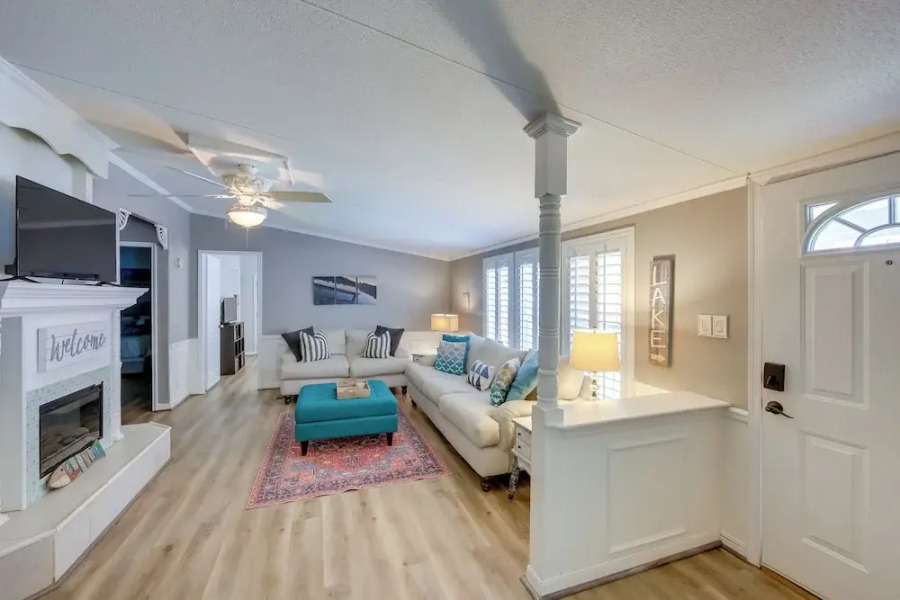 Dock, Deck & Kayaks: Home on Cedar Creek Reservoir