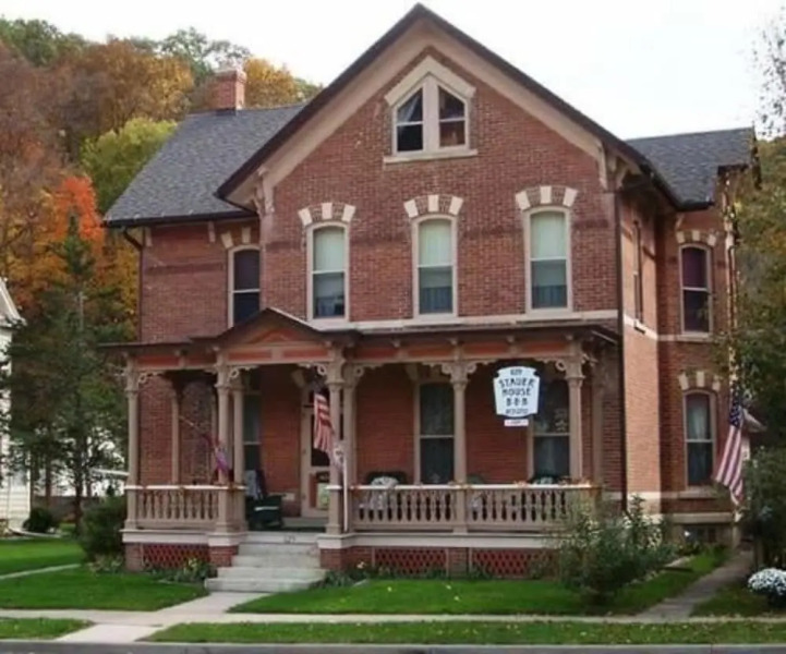Stauer House B & B