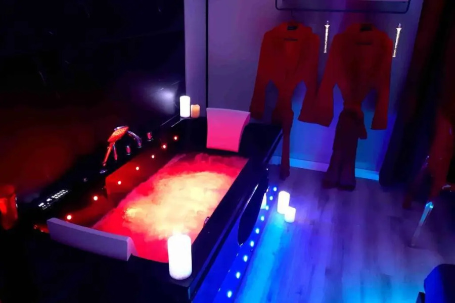 Grand Studio BISCARROSSE PLAGE Une nuit A 2 avec Sauna Luxe, Balnéo, Océan rien que pour vous