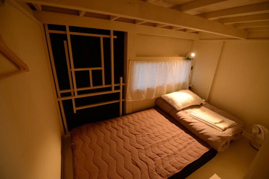 Taketa station hostel cue
