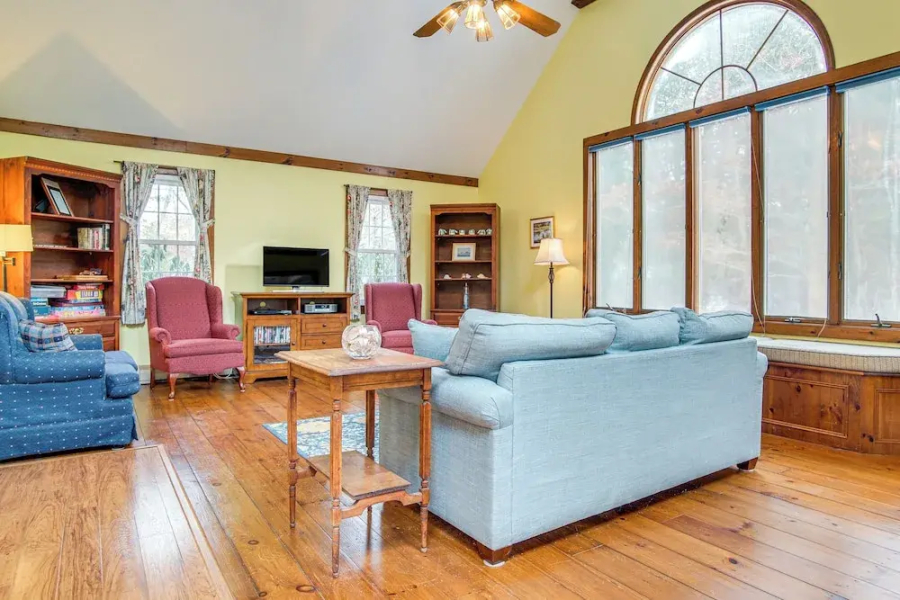 3 Mi to Beaches & Golfing: Family Gem in Cotuit