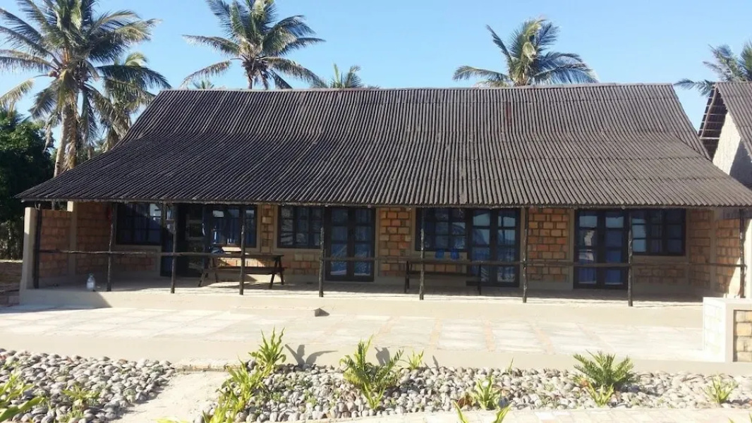Makolo Bay & Dive Africa
